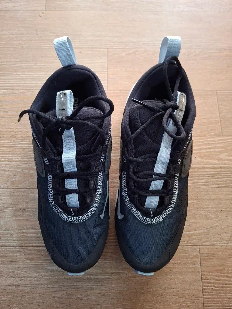 나이키 우먼스 스파크 블랙 앤 퓨어 플래티넘 DJ6945-005 (24