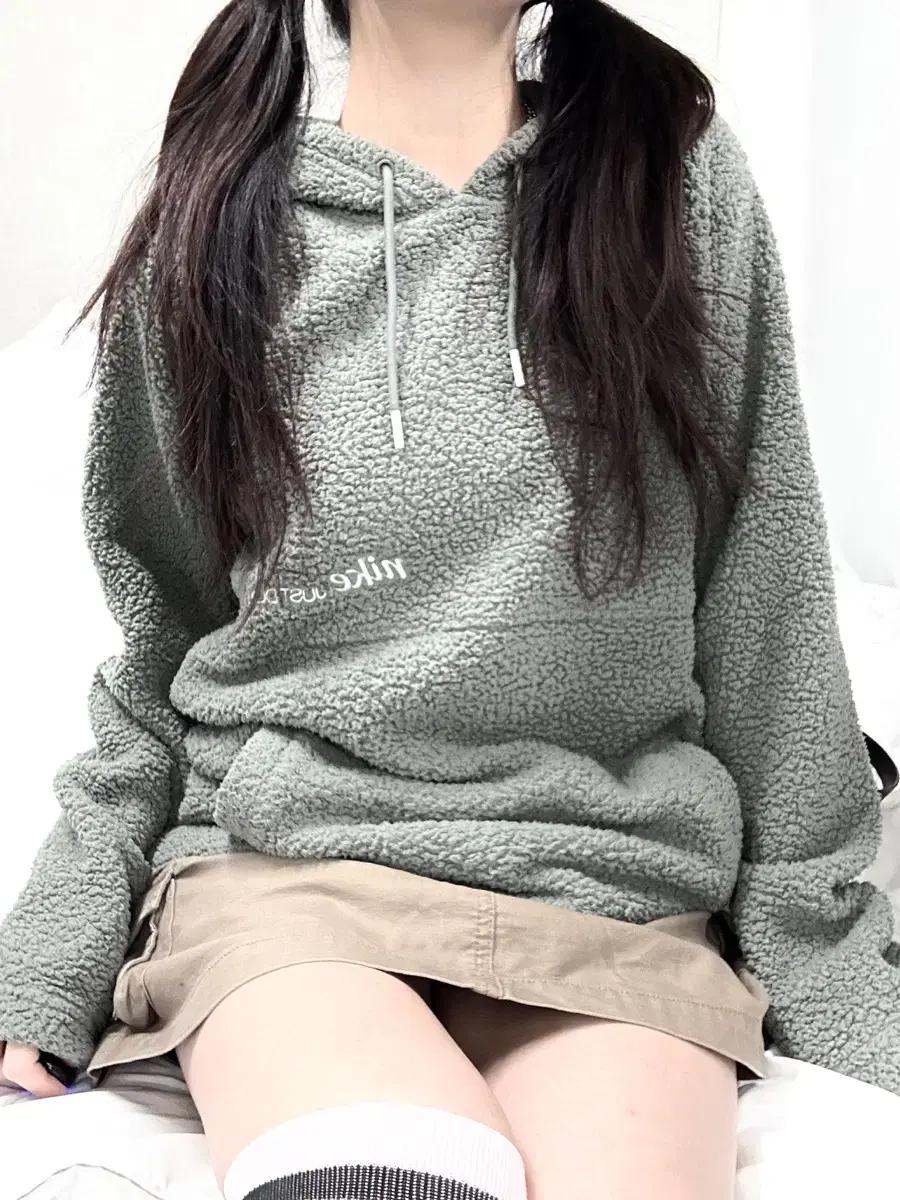 나이키 자수로고 그레이 뽀글이 후드