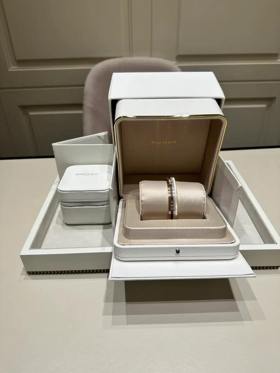 부쉐론 콰트로 클래식 팔찌 19호 팝니다.