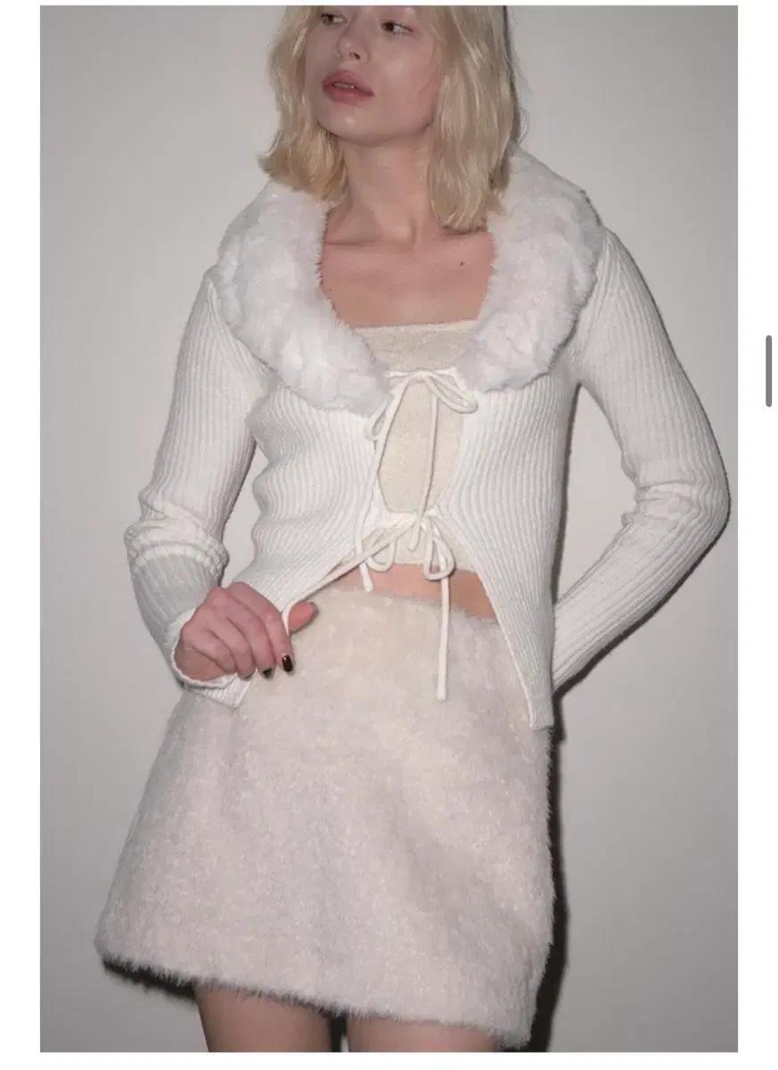 마가린핑거스 FUR COLLARED CARDIGAN (IVORY)