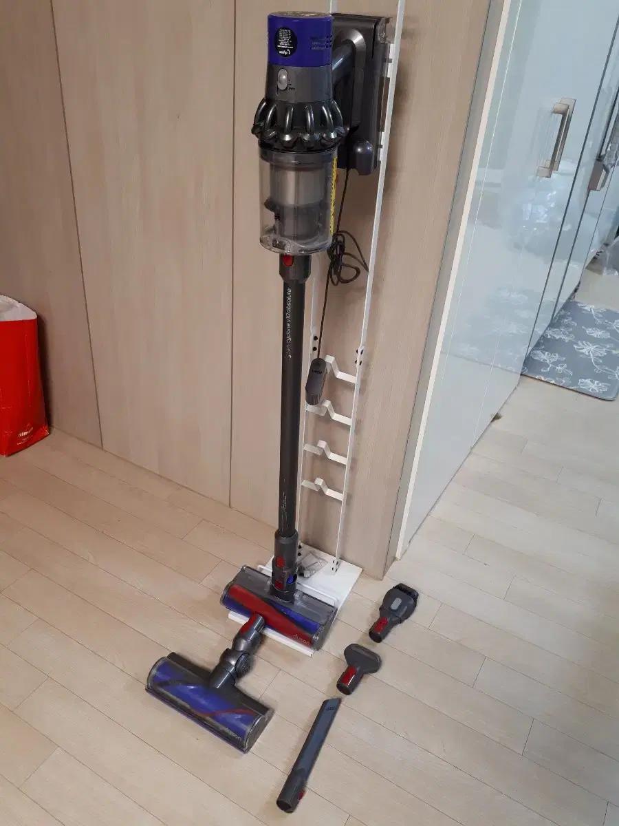 다이슨 싸이클론 v10엡솔루트청소기: 배터리 정품 거의새거풀셋구성