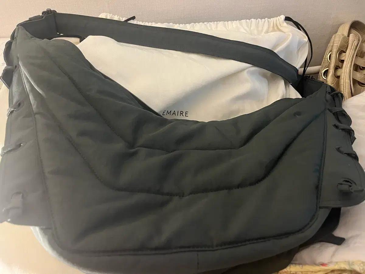 르메르 범백 패딩 숄더백 다크그레이 미디엄