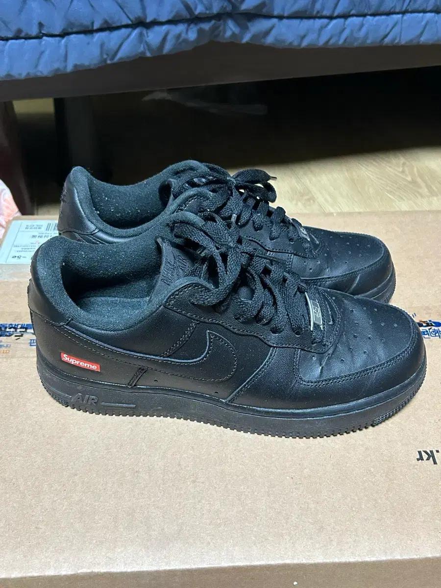 슈프림 나이키 에어포스 245