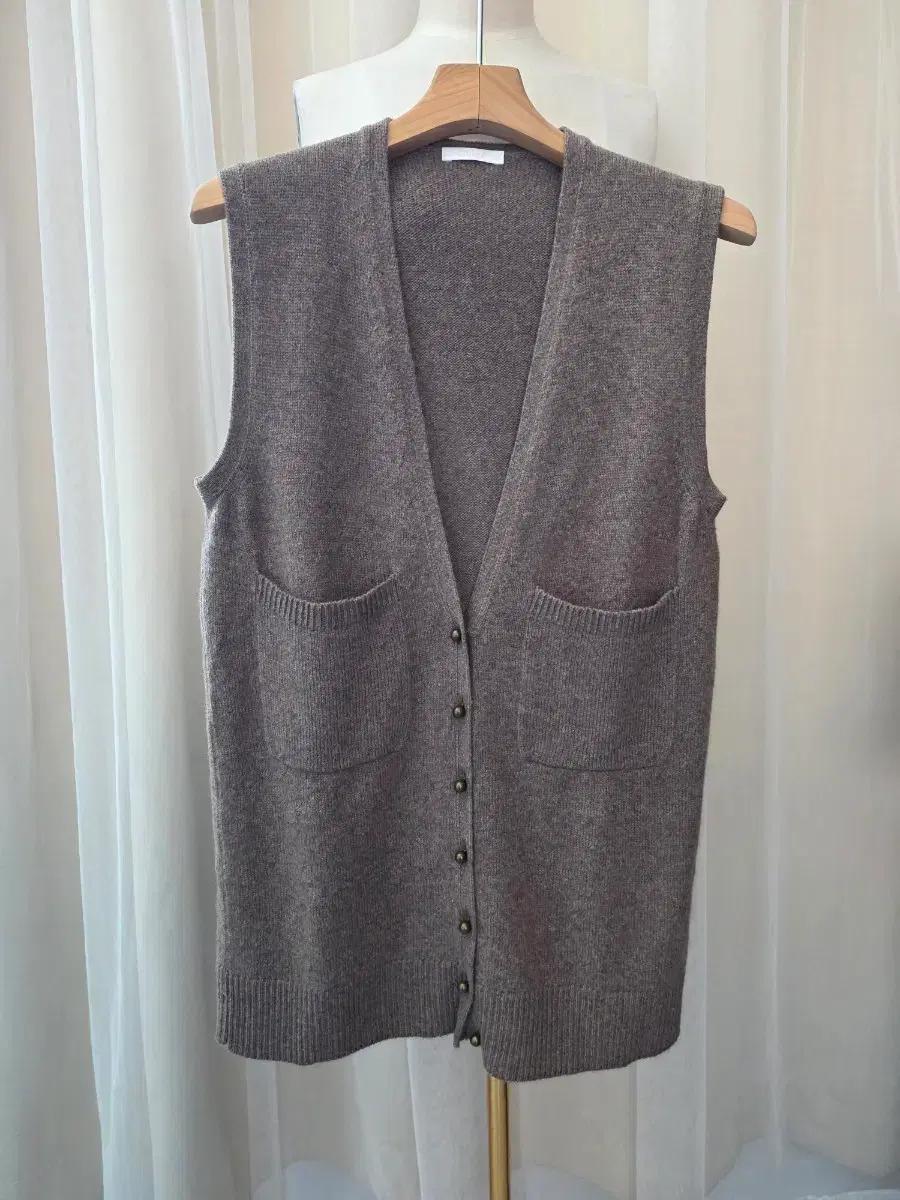 한섬 끌로에 브라운 니트 조끼 가디건 캐시미어100