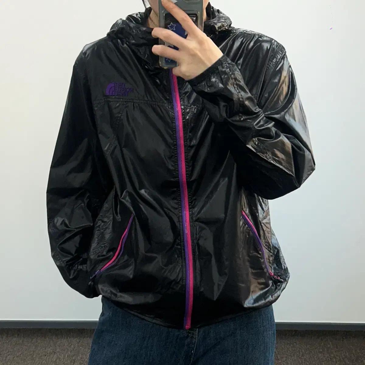 The north face 노스페이스 집업 포인트 글로시 블랙 바람막이