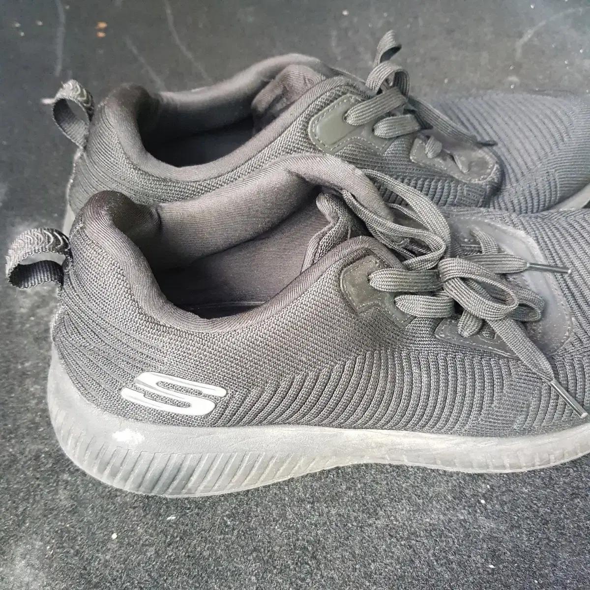 스케쳐스 올블랙 운동화