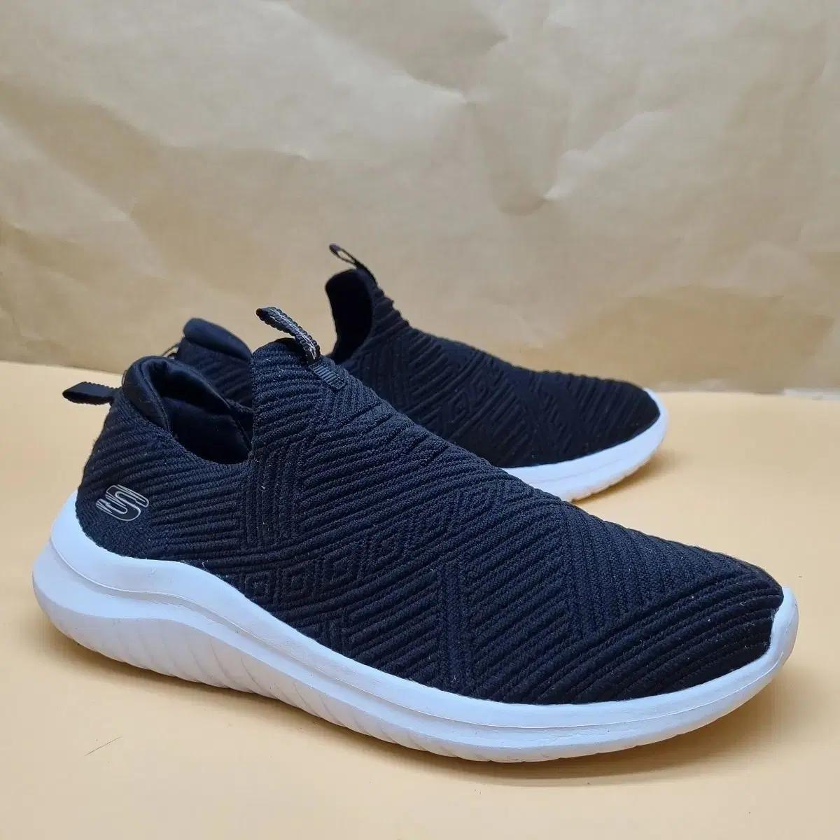 스케쳐스 울트라 플렉스 블랙 슬립온245.