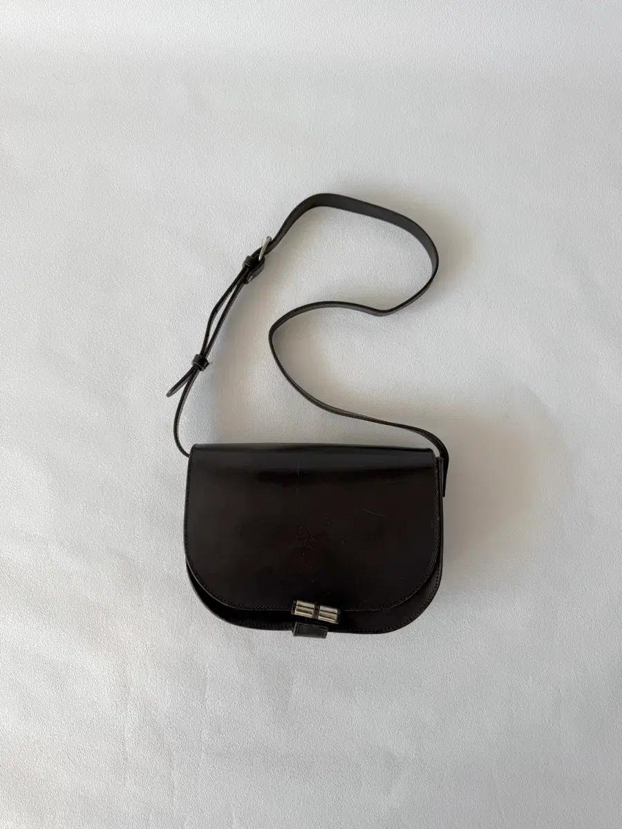 아페쎄(A.P.C) 레더 크로스백(초코브라운)