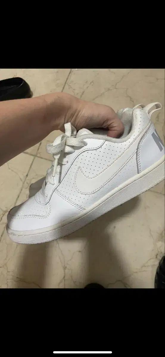 나이키 코트 버로우 로우 흰색 운동화 230