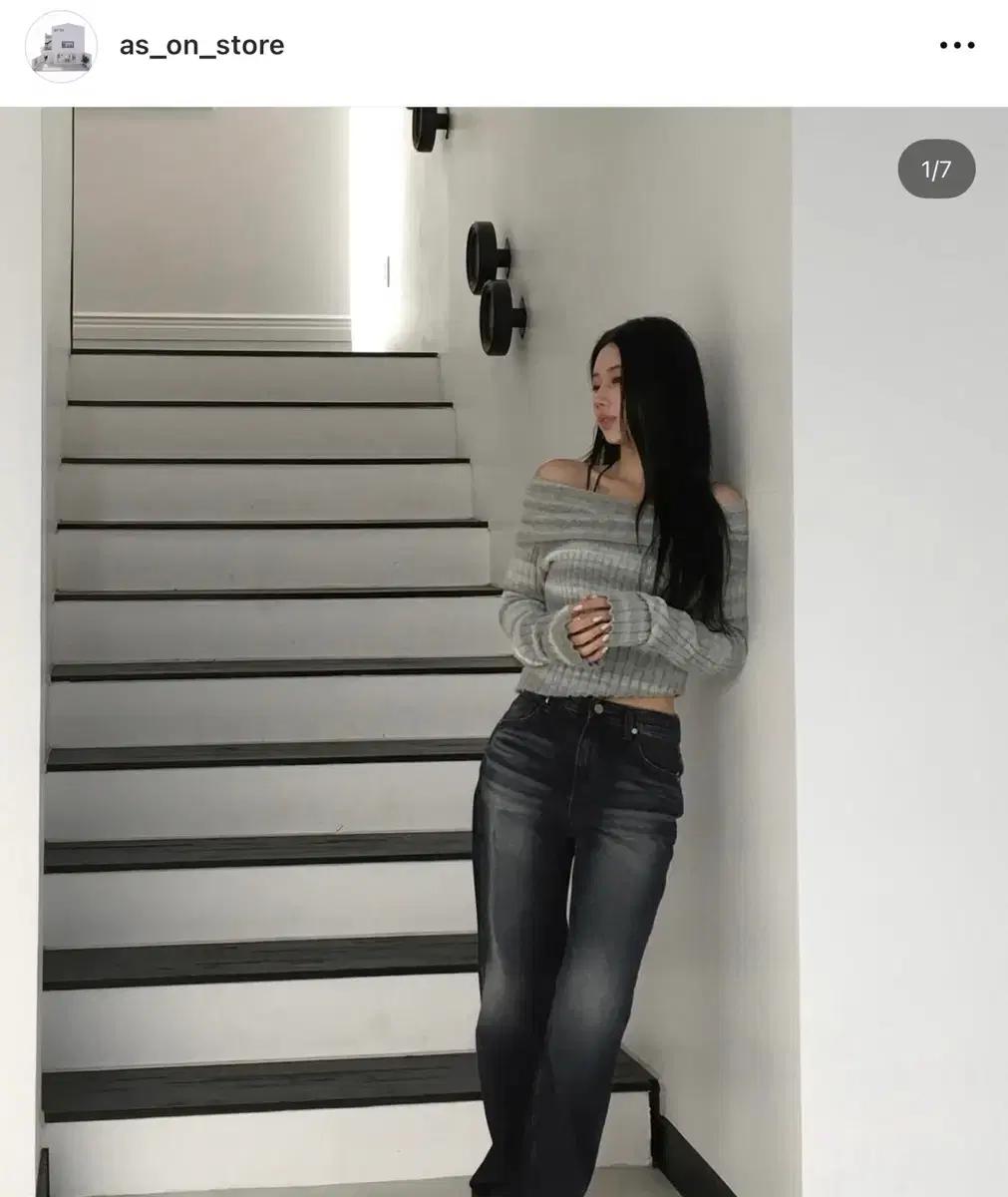 애즈온 Gradation off-shoulder knit / gray