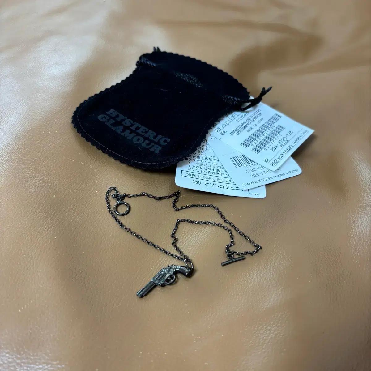 히스테릭글래머 팔찌 건 실버 블랙