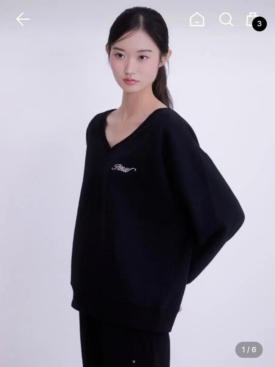 이너뮤지엄 - Lettering Deep V-Neck Sweatshirt