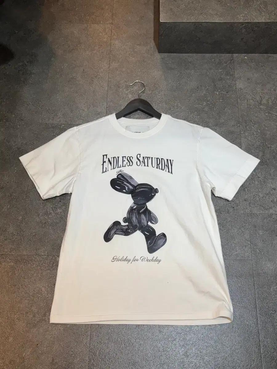 세터 반팔 티셔츠 화이트 M사이즈