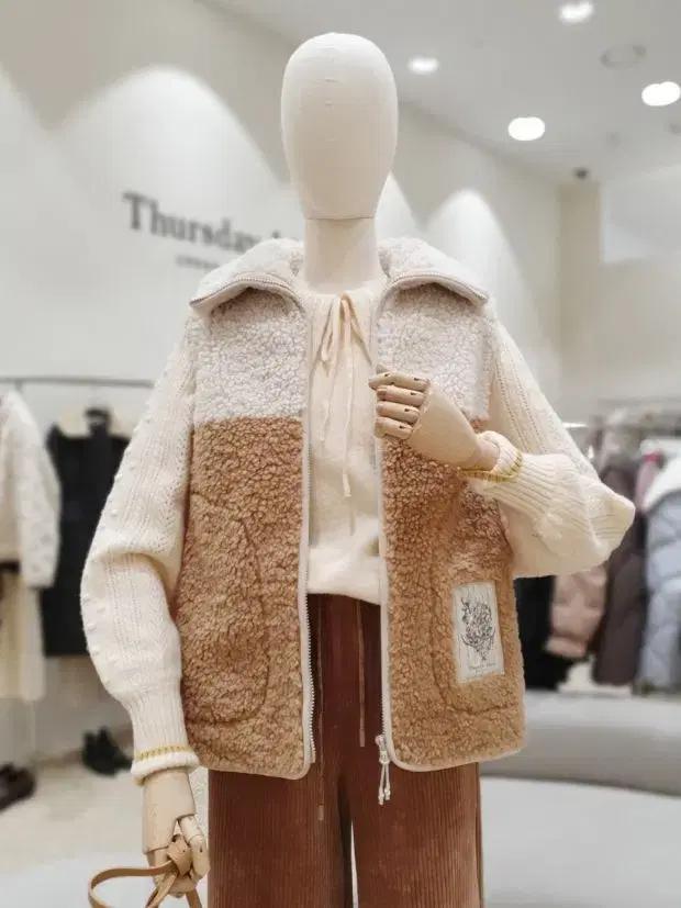 써스데이아일랜드 무스탕 조끼