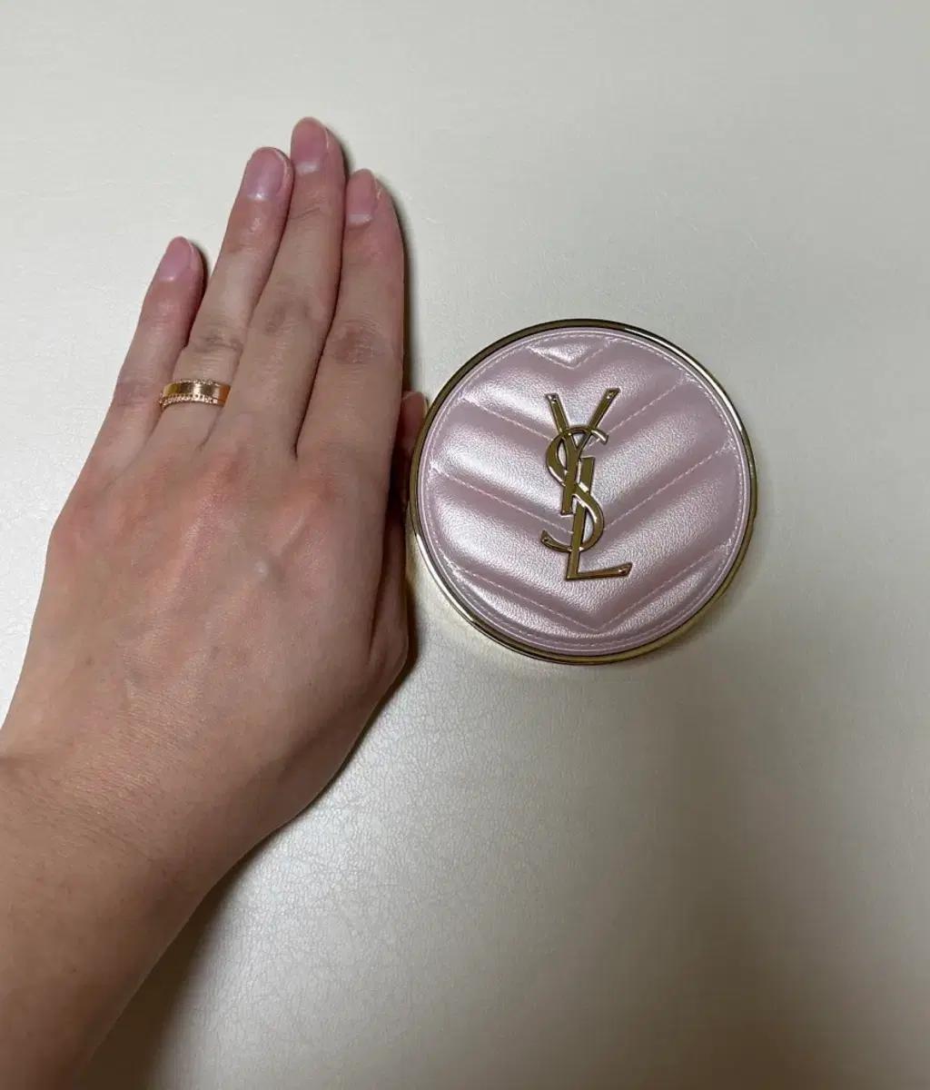 입생로랑 뚜쉬 에끌라 글로우 쿠션케이스 판매