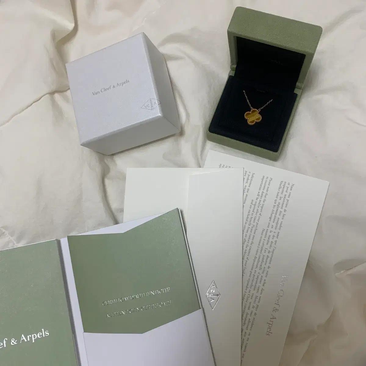 반클리프 알함브라 목걸이 타이거즈아이