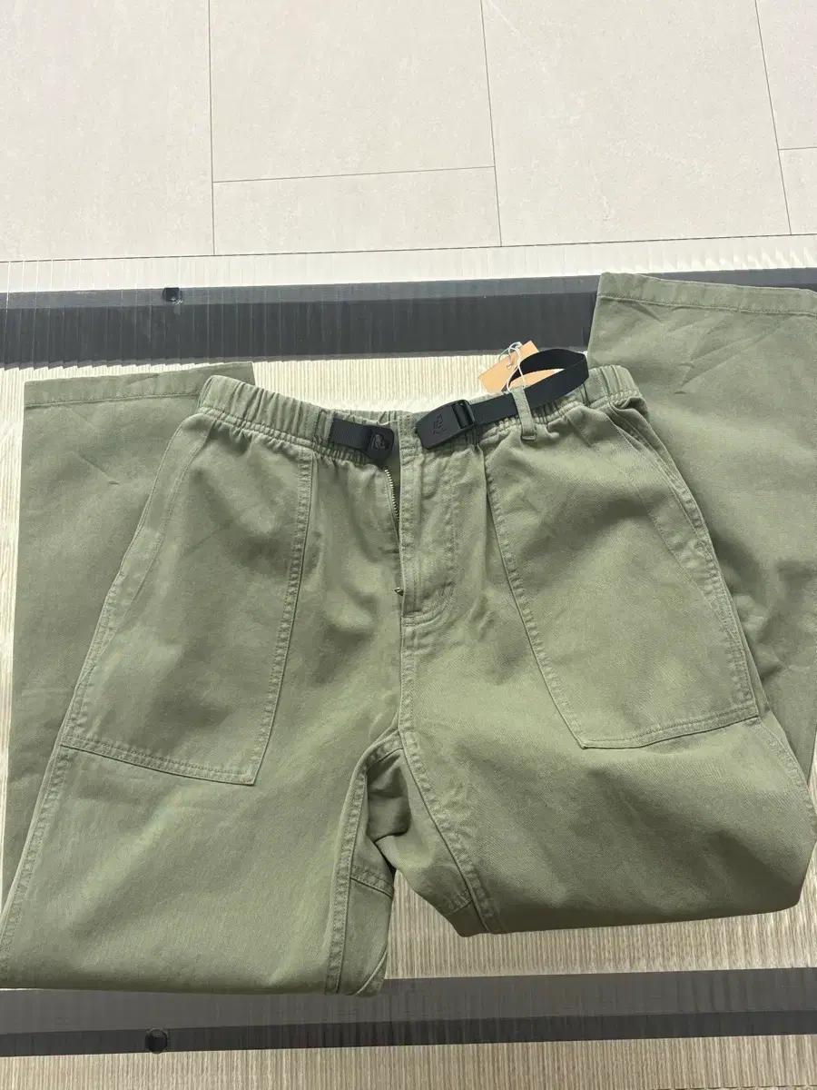 그라미치 테이퍼드 팬츠 S사이즈