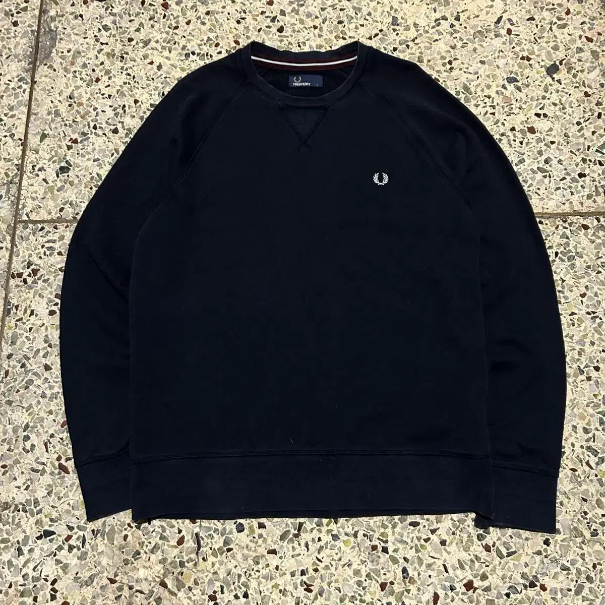 프레디페리(Fred Perry) 블랙 맨투맨