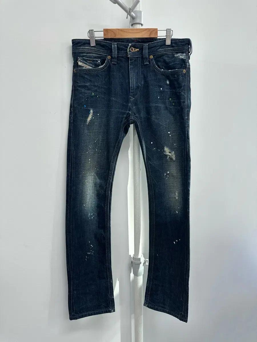 디젤 THANAZ PAINT JEANS