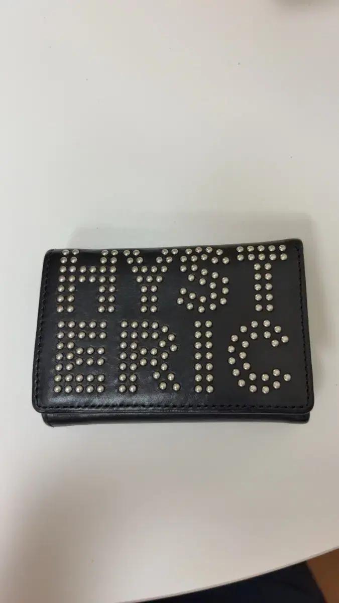 (W) 히스테릭 글래머 로고 스터드 트라이폴드 월렛 블랙