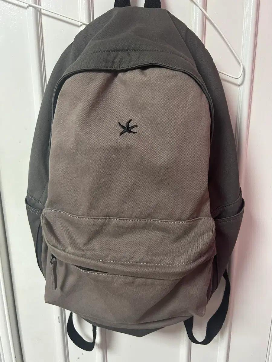 더콜디스트모먼트 백팩