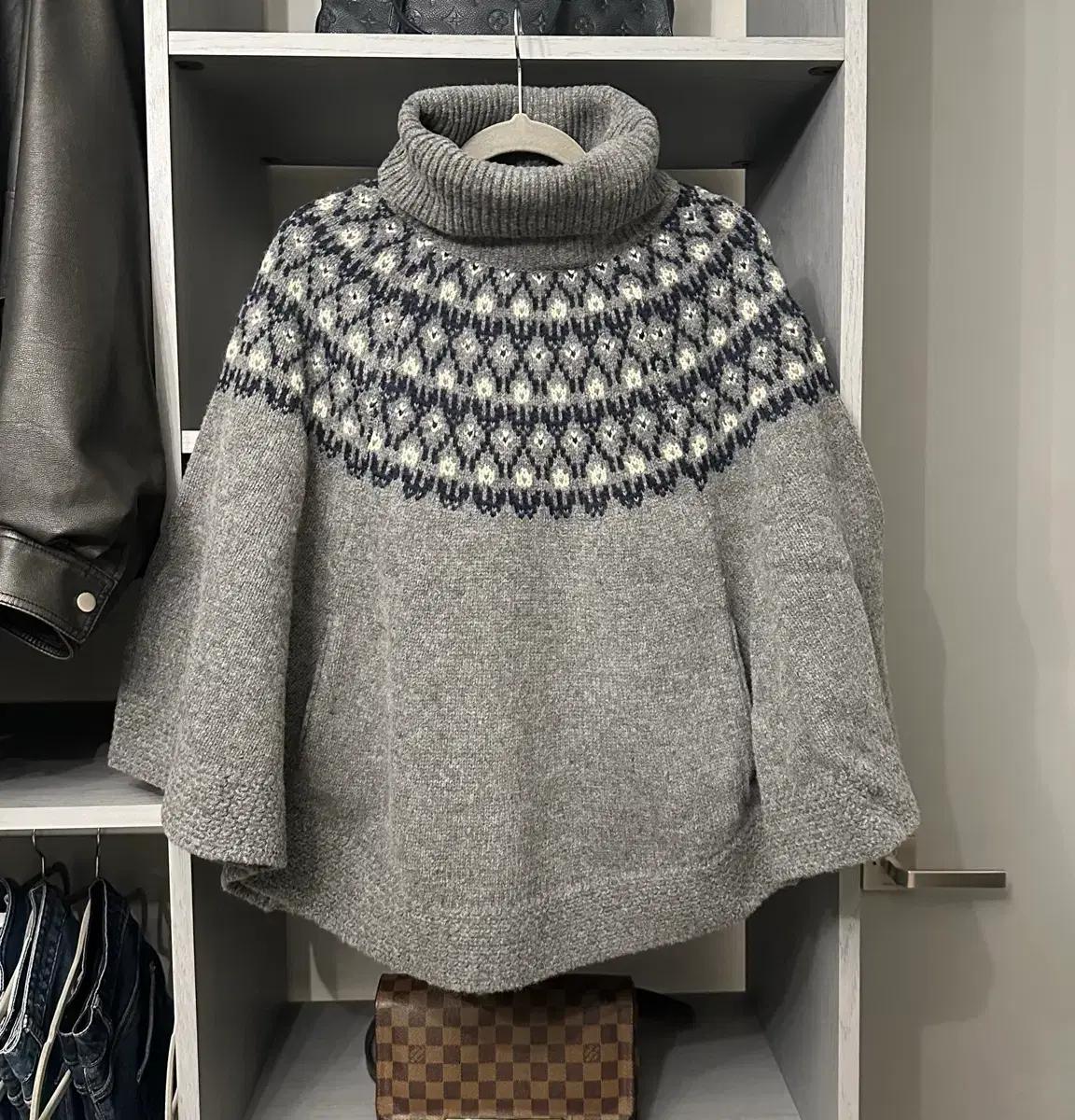 써스데이아일랜드 니트케이프