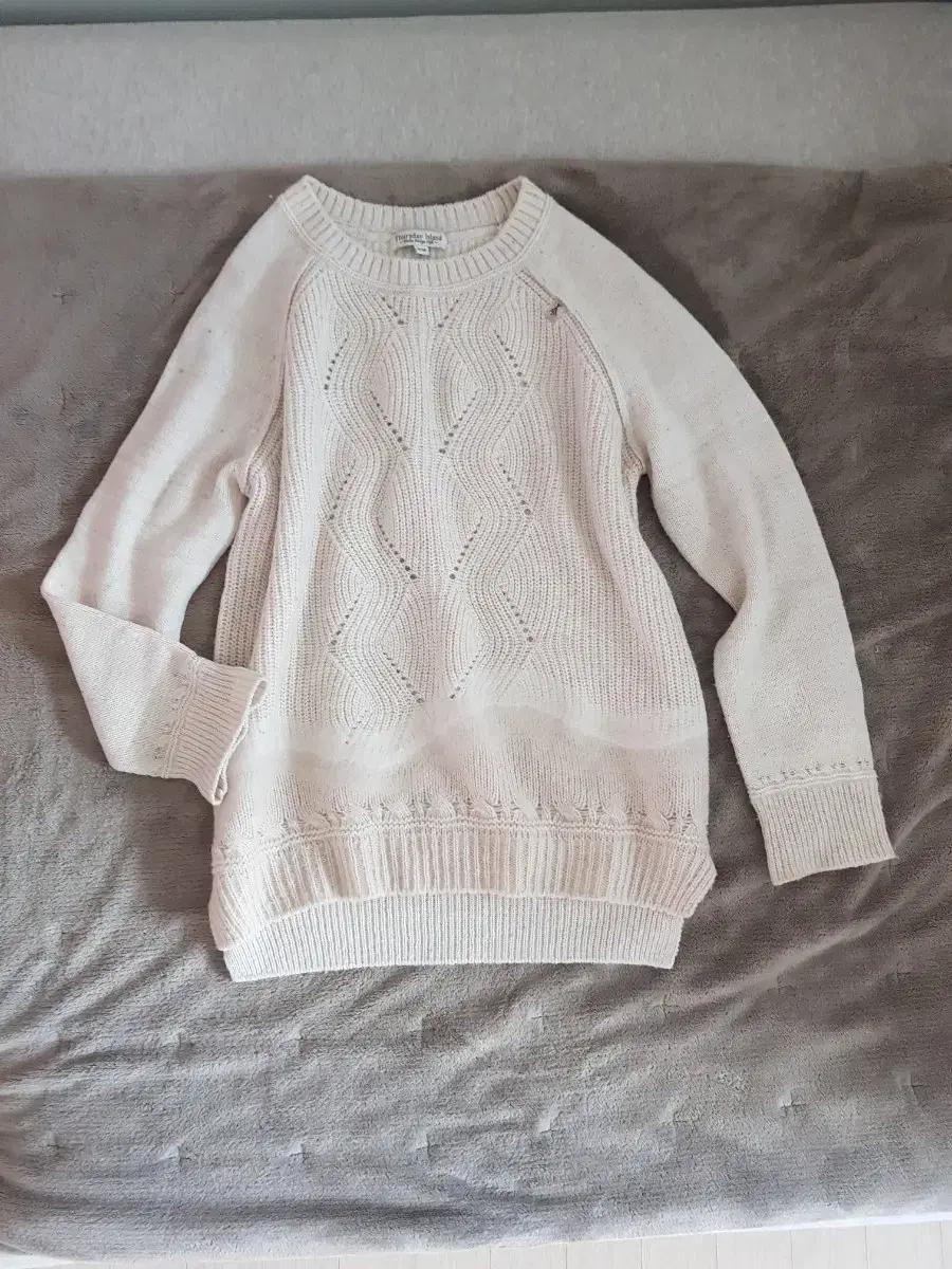 새상품 써스데이아일랜드 니트 M 베이지 부드러움