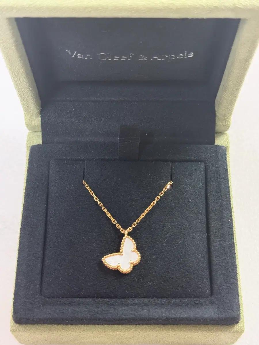 정품)반클리프 아펠 스윗 버터플라이 18k 옐로우골드 목걸이