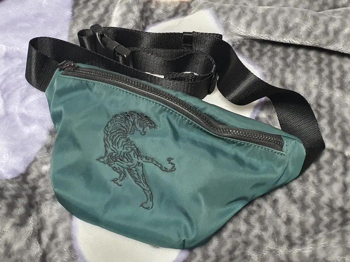 오니츠카타이거 힙색&크로스백