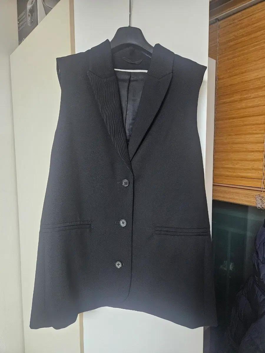 (가격내림)COS코스 기본 베스트+니트자켓+이너까지 세벌 일괄판매