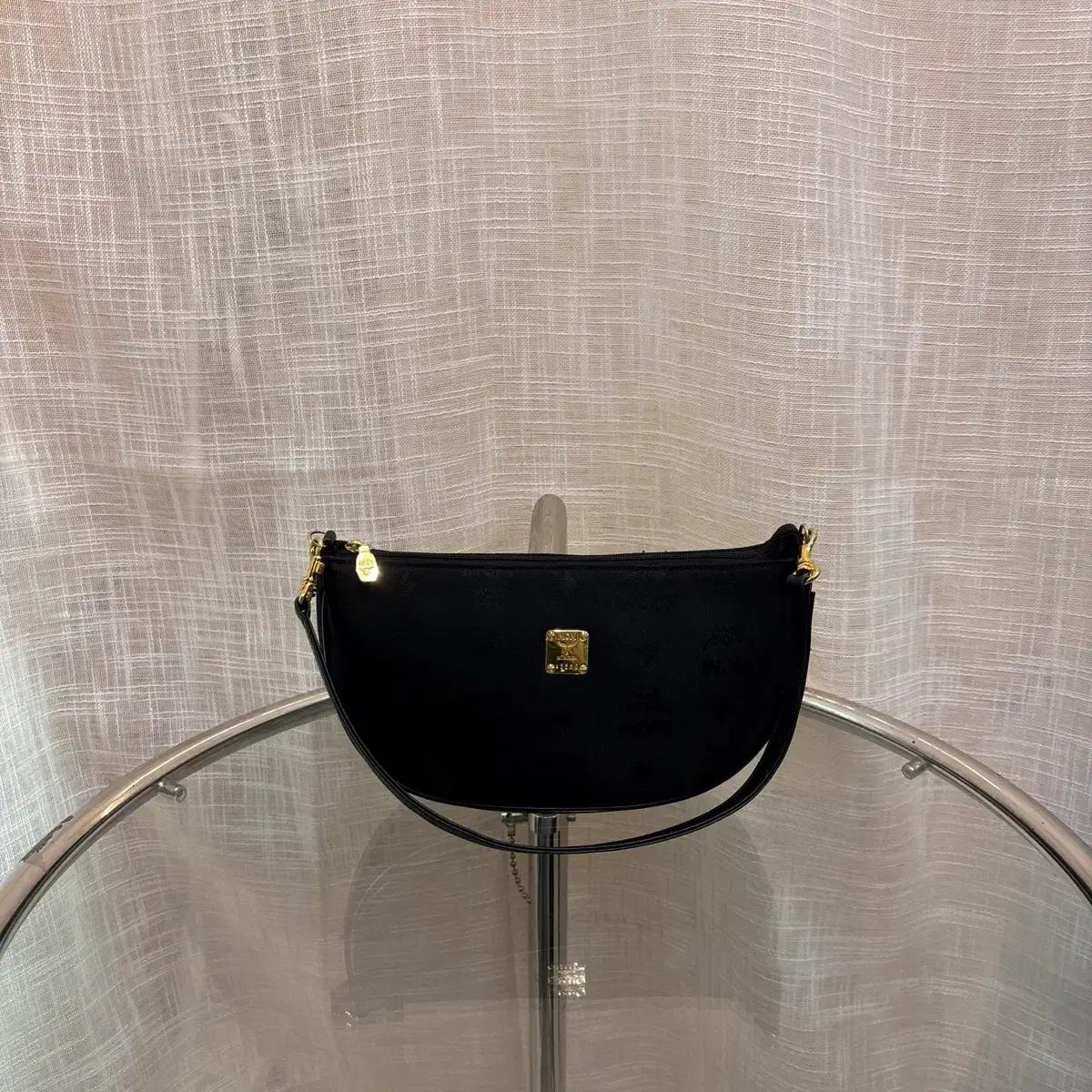 정품 MCM 반달 미니백