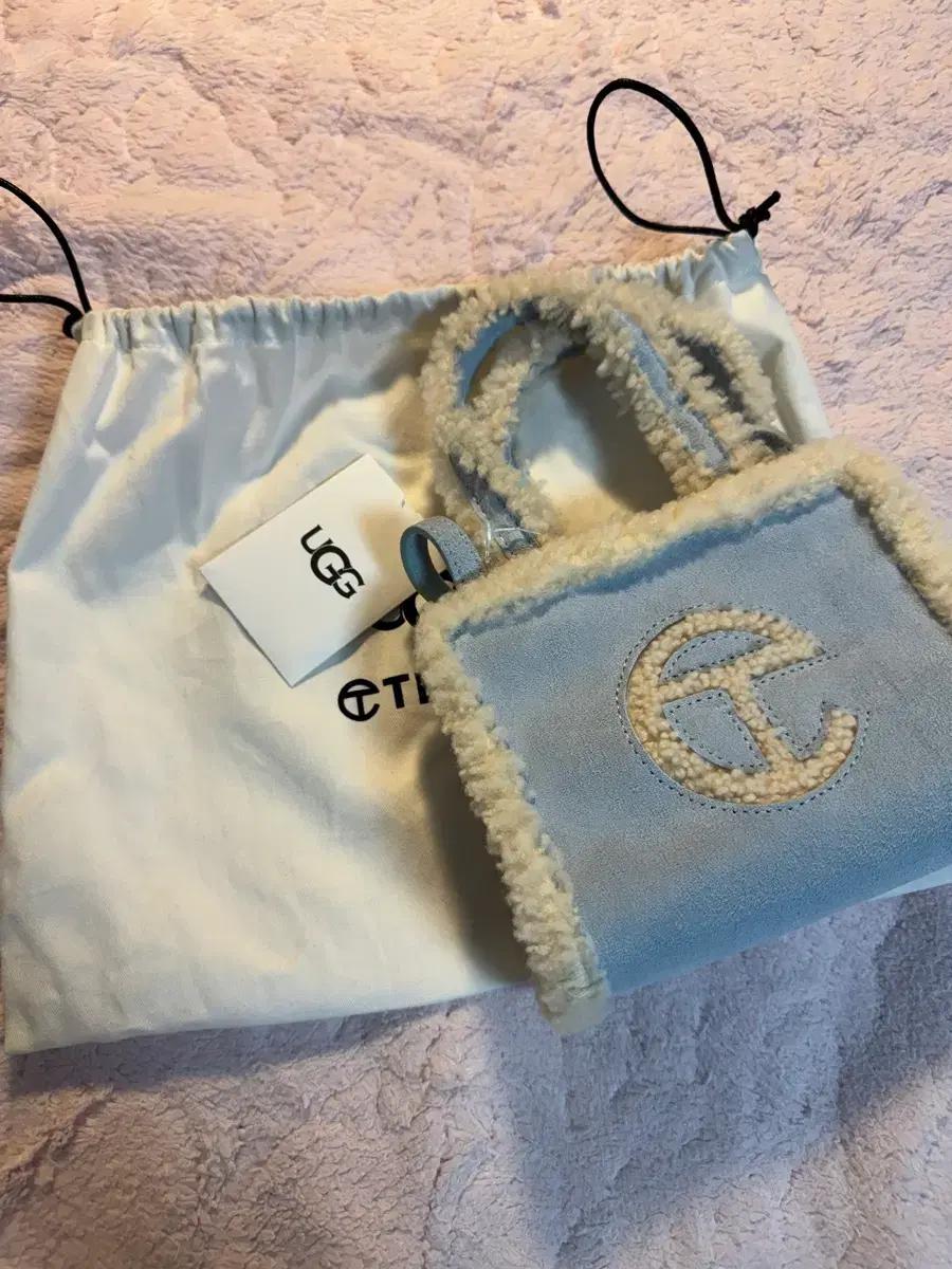 UGG x Telfar 쇼핑백 스몰 스카이블루