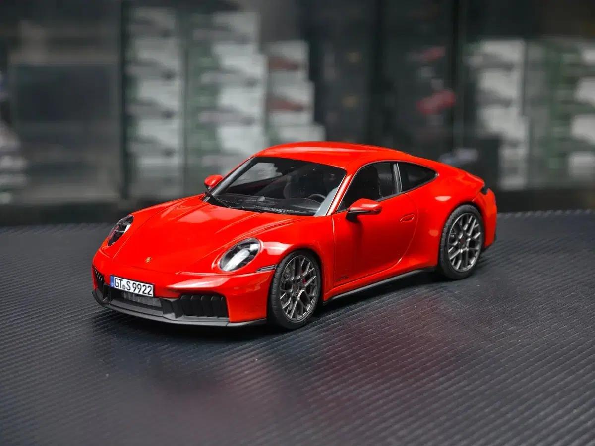 1:18 노레브 포르쉐 911 카레라 4 GTS (992.2)