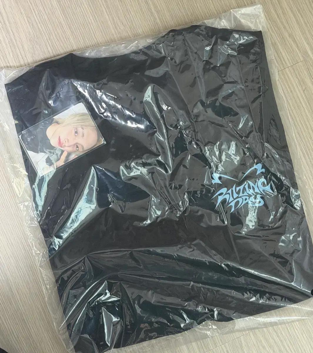 번장 최저가)미개봉 라이징데이 팬콘 라이즈 원빈 포카반팔티셔츠
