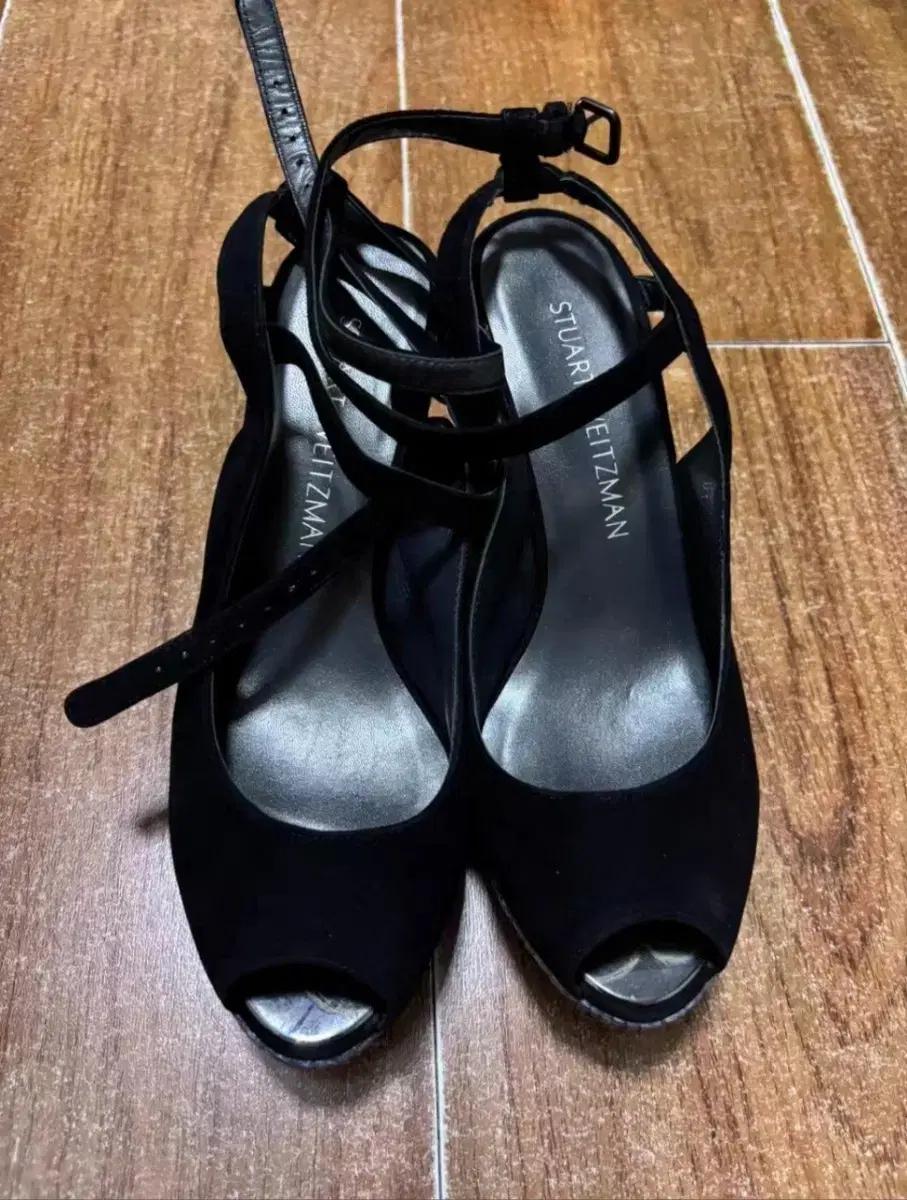 스튜어트 와이츠먼 블랙 샌들힐 오픈토 36정품