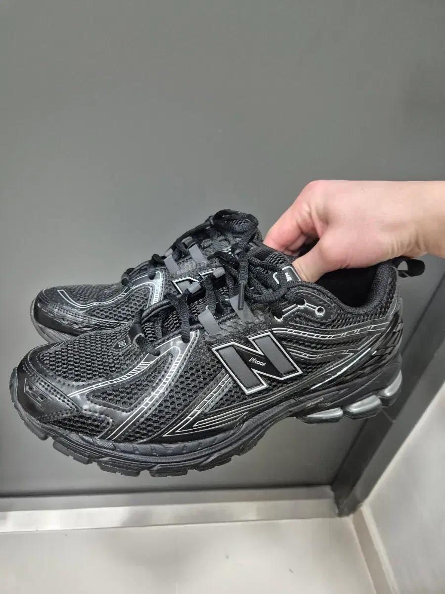 뉴발란스 1906R 트리플블랙 265 (M1906RCH)