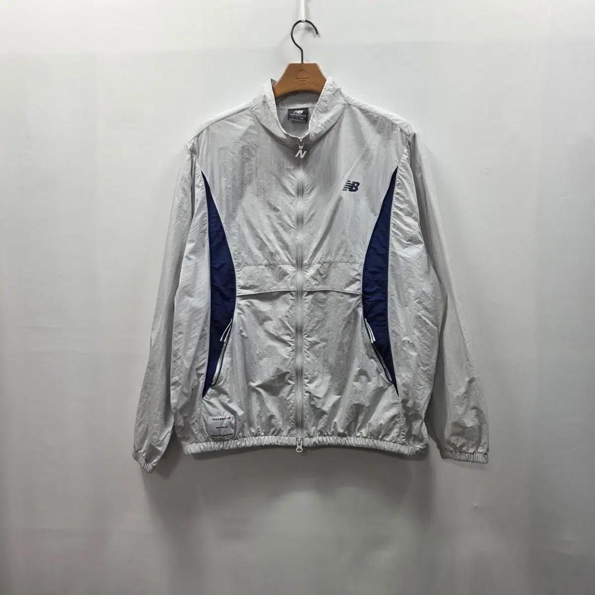 0795 뉴발란스 uni 리너스 경량 바람막이 100