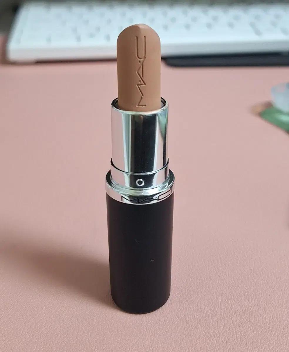 맥 MAC 립스틱 액팅 내츄럴