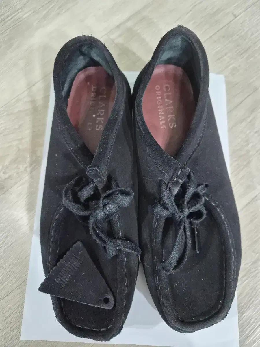 클락스 왈라비 블랙 250