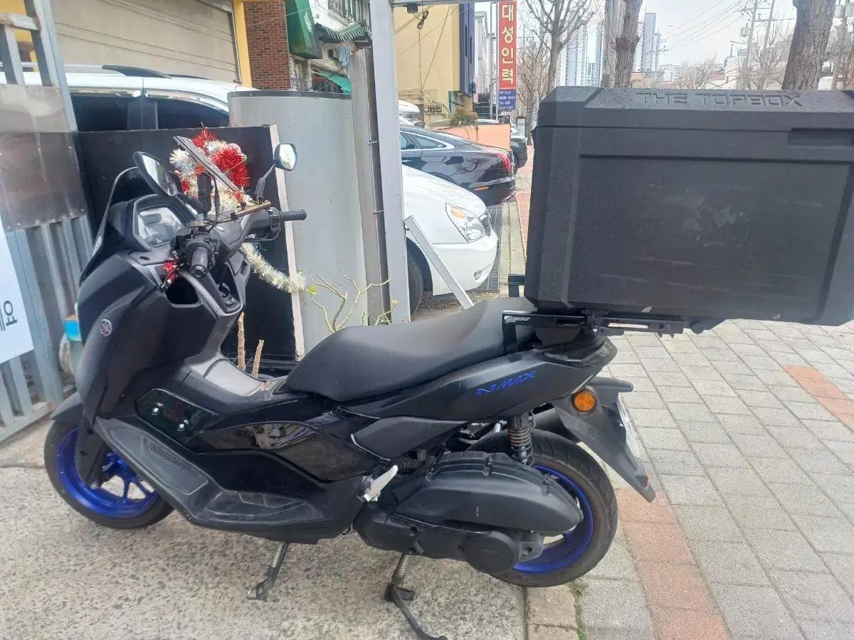 야마하 NMAX 125 오토바이 블랙