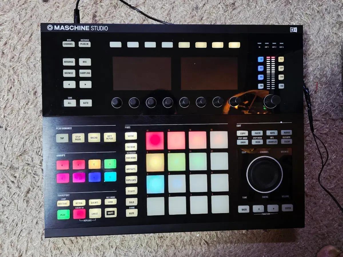 네이티브 인스트루먼트 Maschine Studio