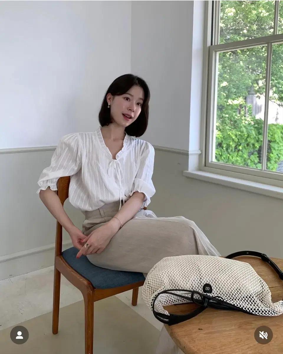 드파운드 화이트 블라우스 / 시에 sie 루에브르 이아 cos