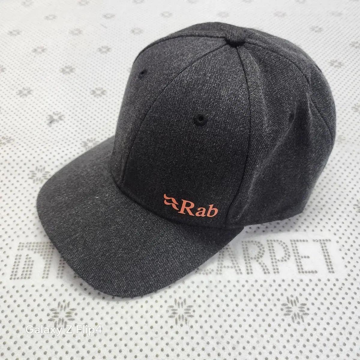 Rab. 모자
