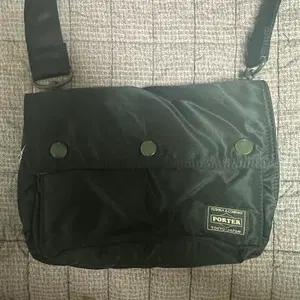 포터 PORTER 숄더백 블랙 S 팔아요